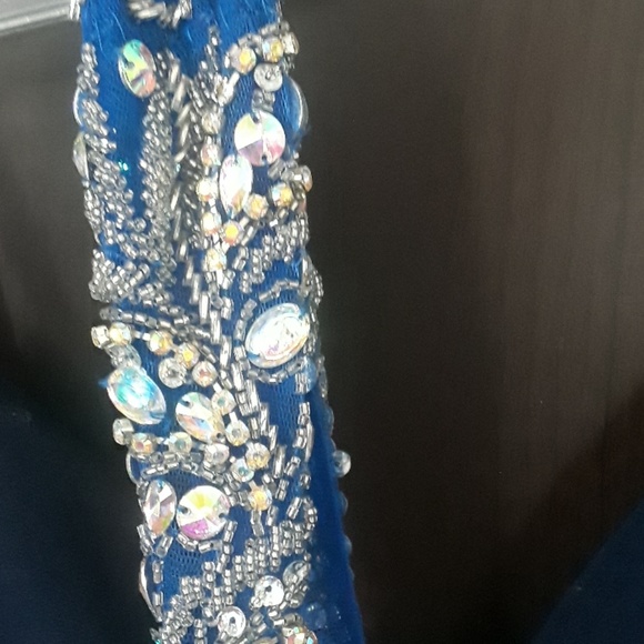 Gown - Picture 5 of 5